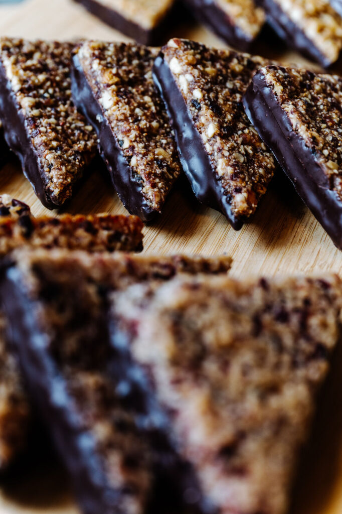 Nussecken, die einander gereiht sind.